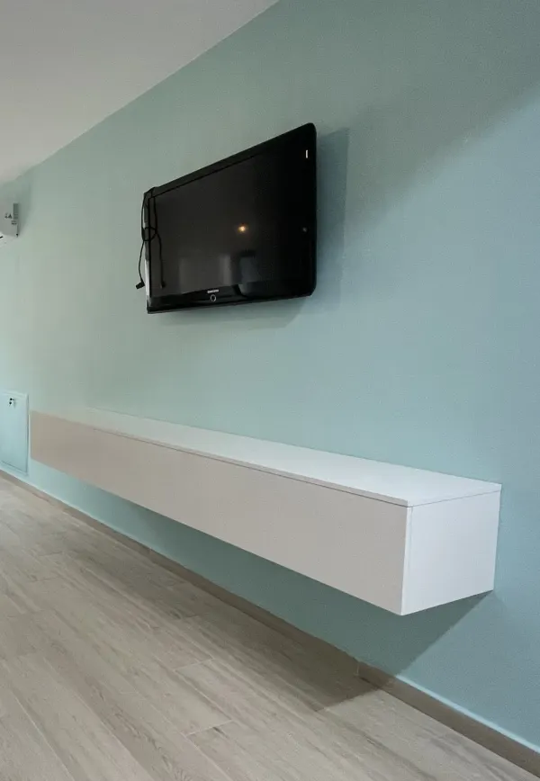 Corp suspendat din MDF alb lucios realizat la comandă – Bacău – Mobilier divers la comandă în Bacău – Epoxym