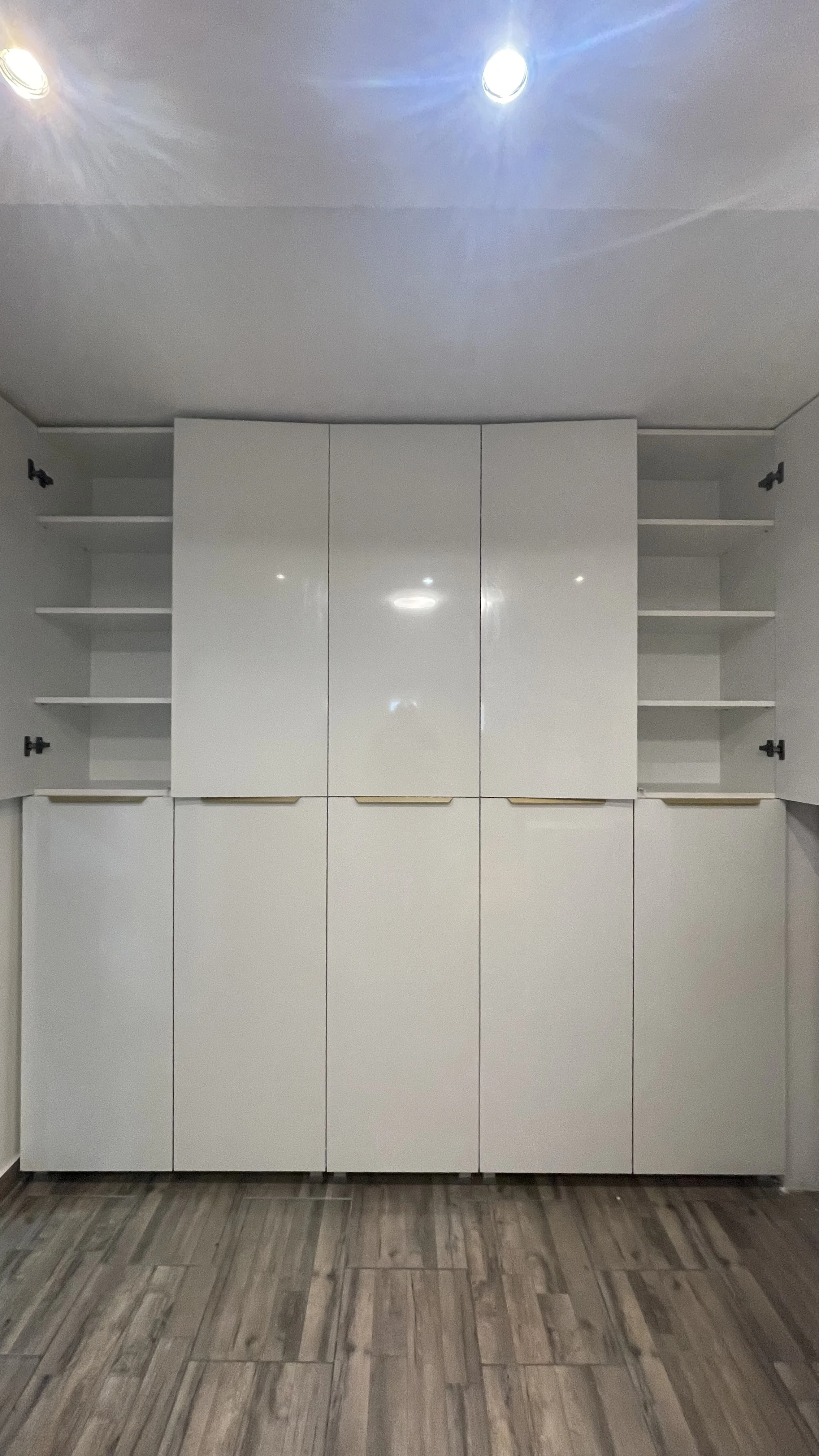 Dressing la comandă din MDF acrylic alb zapada – Bacău – Dressing la comandă în Bacău – Epoxym (imagine 1)
