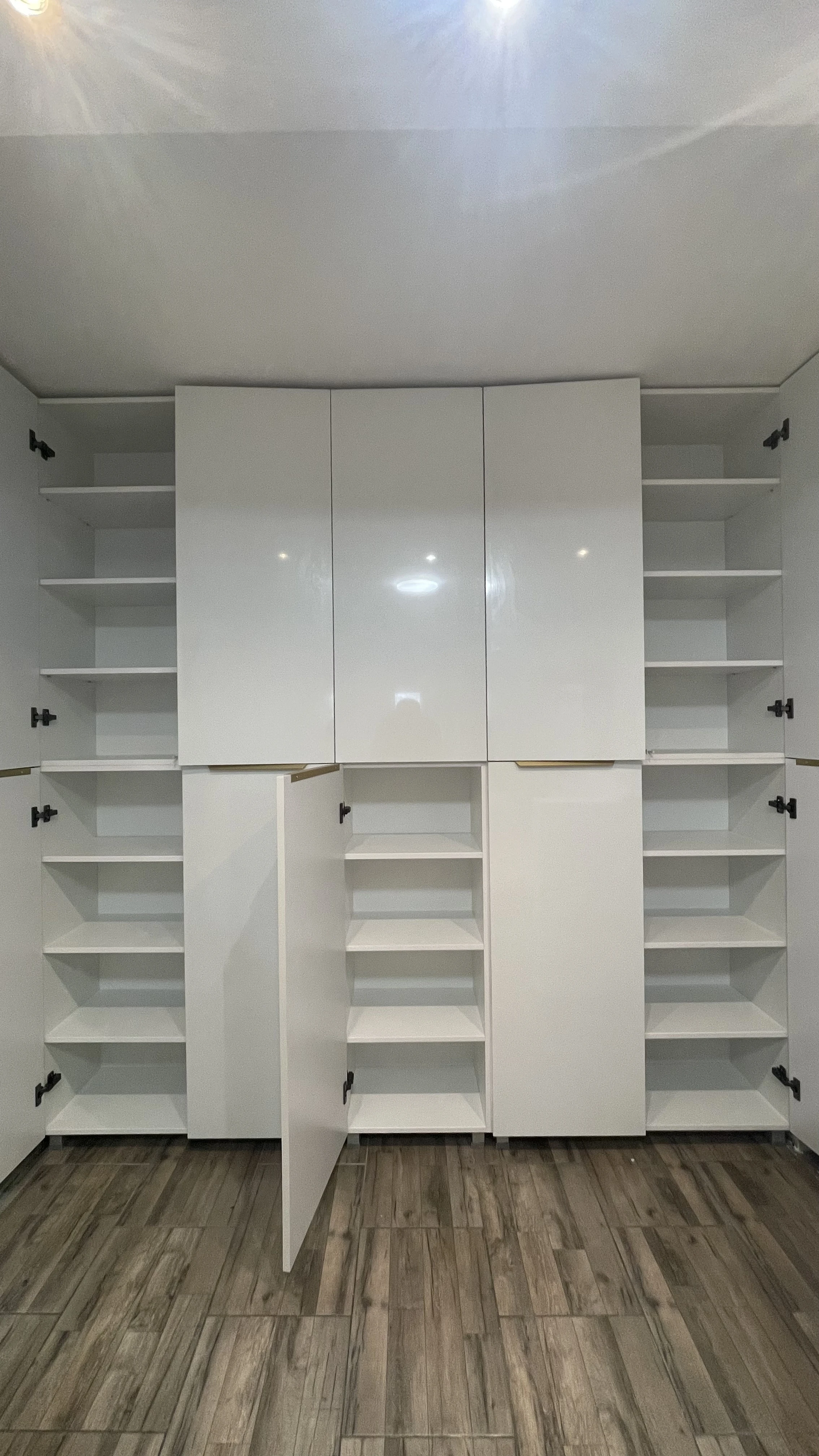 Dressing la comandă din MDF acrylic alb zapada – Bacău – Dressing la comandă în Bacău – Epoxym (imagine 2)