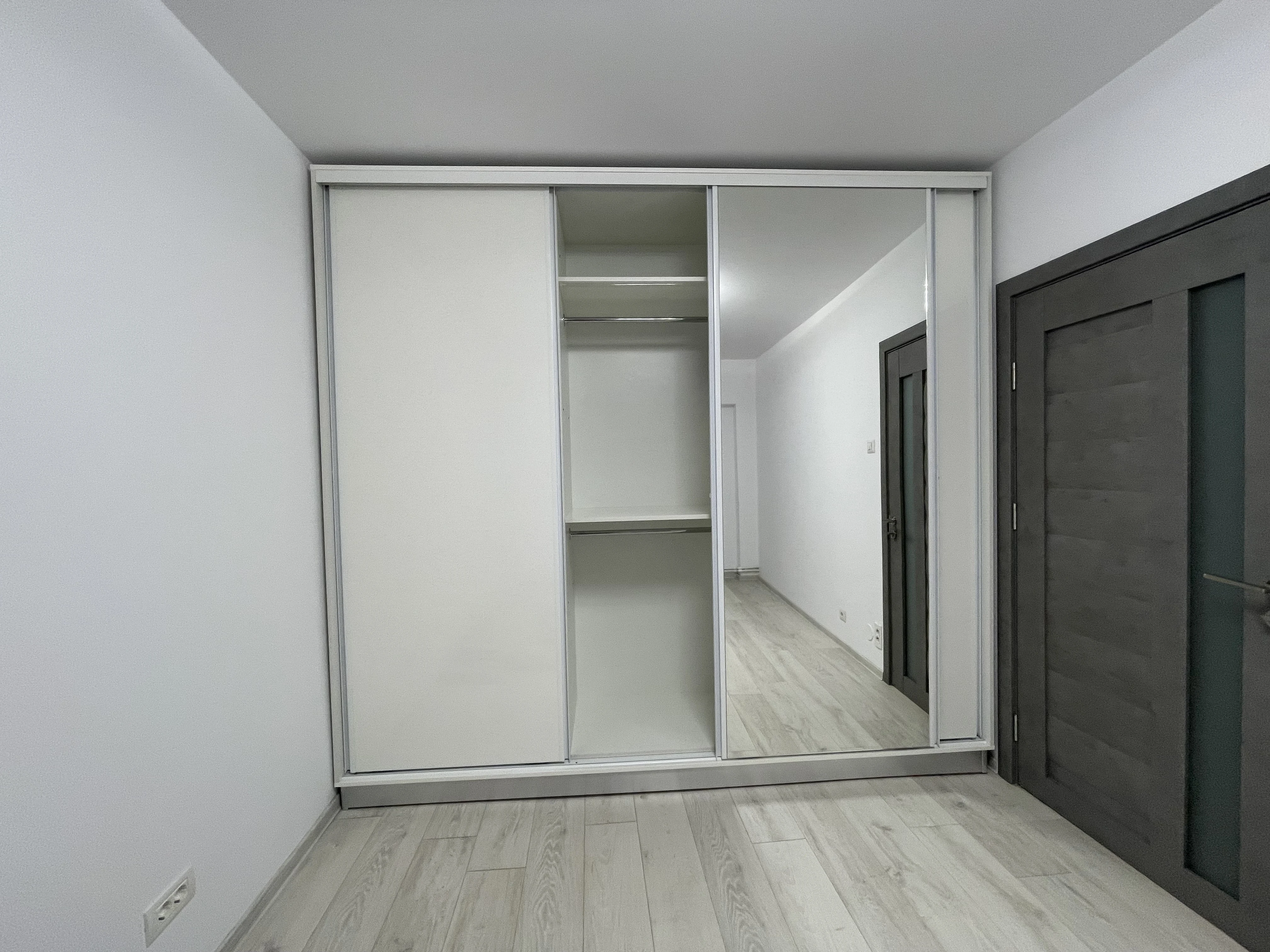 Dressing la comandă din PAL alb super lucios – Bacău – Dressing la comandă în Bacău – Epoxym (imagine 2)