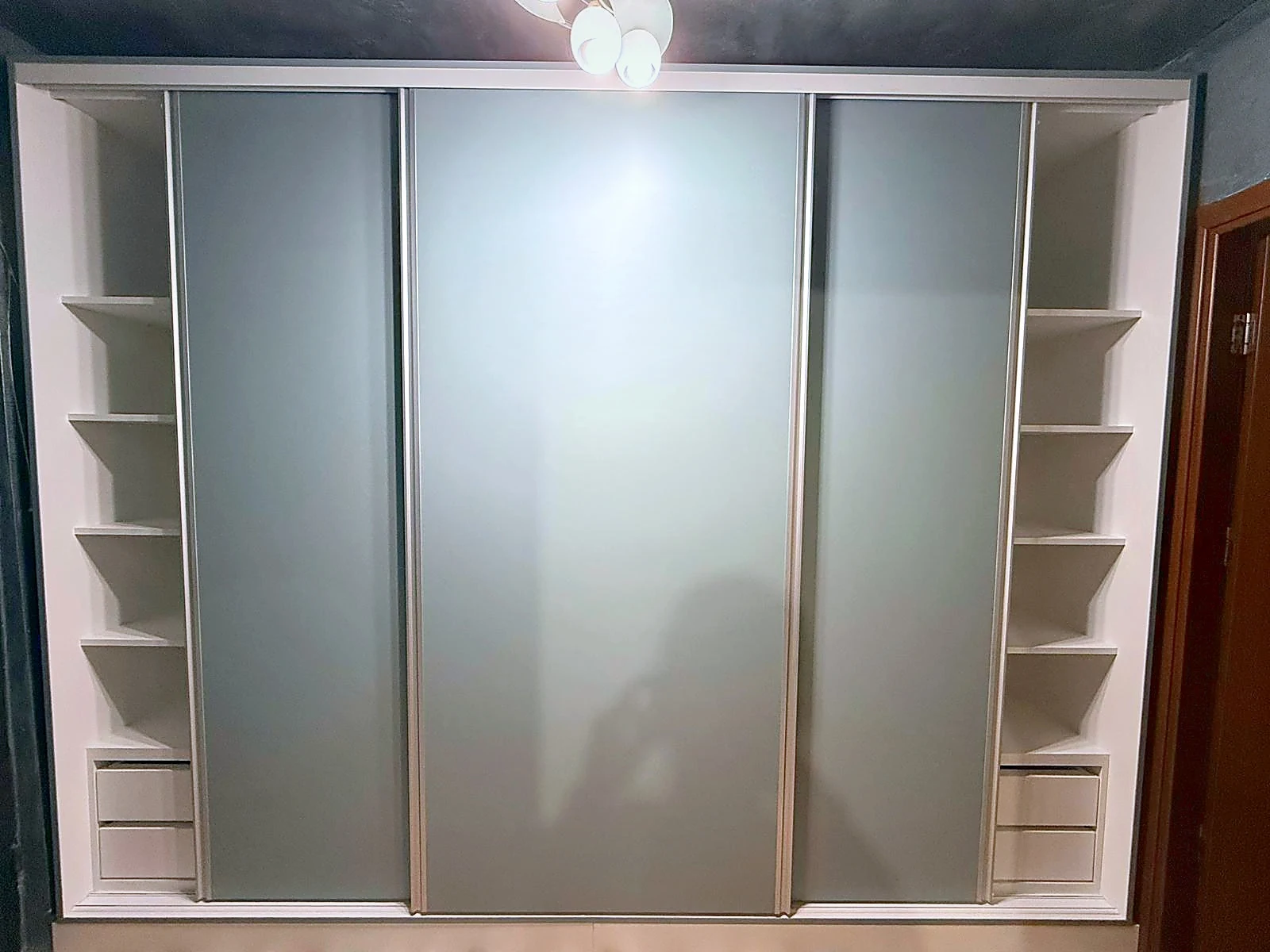 Dressing la comandă din PAL verde Vjord – Bacău – Dressing la comandă în Bacău – Epoxym (imagine 2)