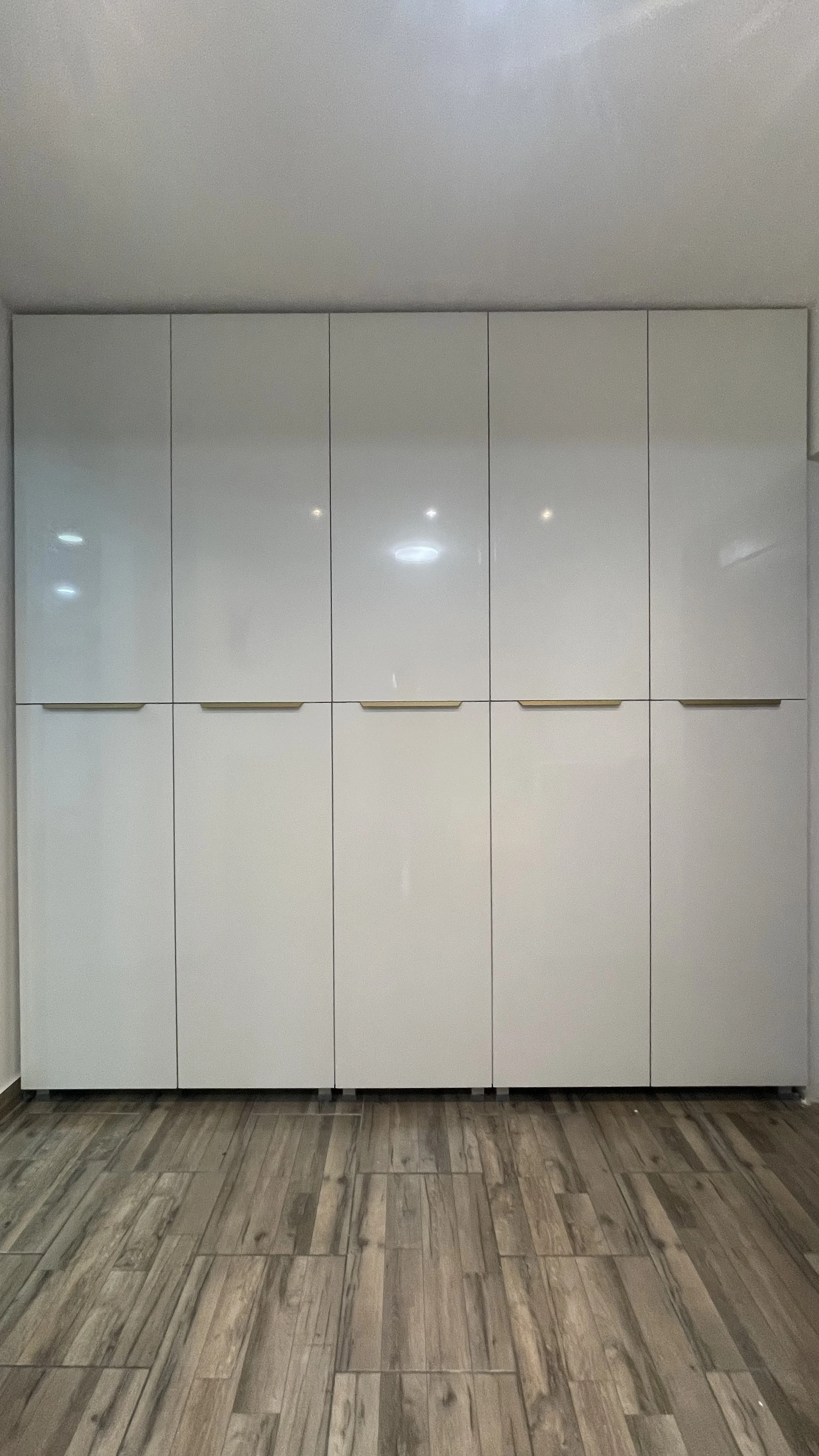 Dressing la comandă din MDF acrylic alb zapada – Bacău – Dressing la comandă în Bacău – Epoxym (imagine 3)