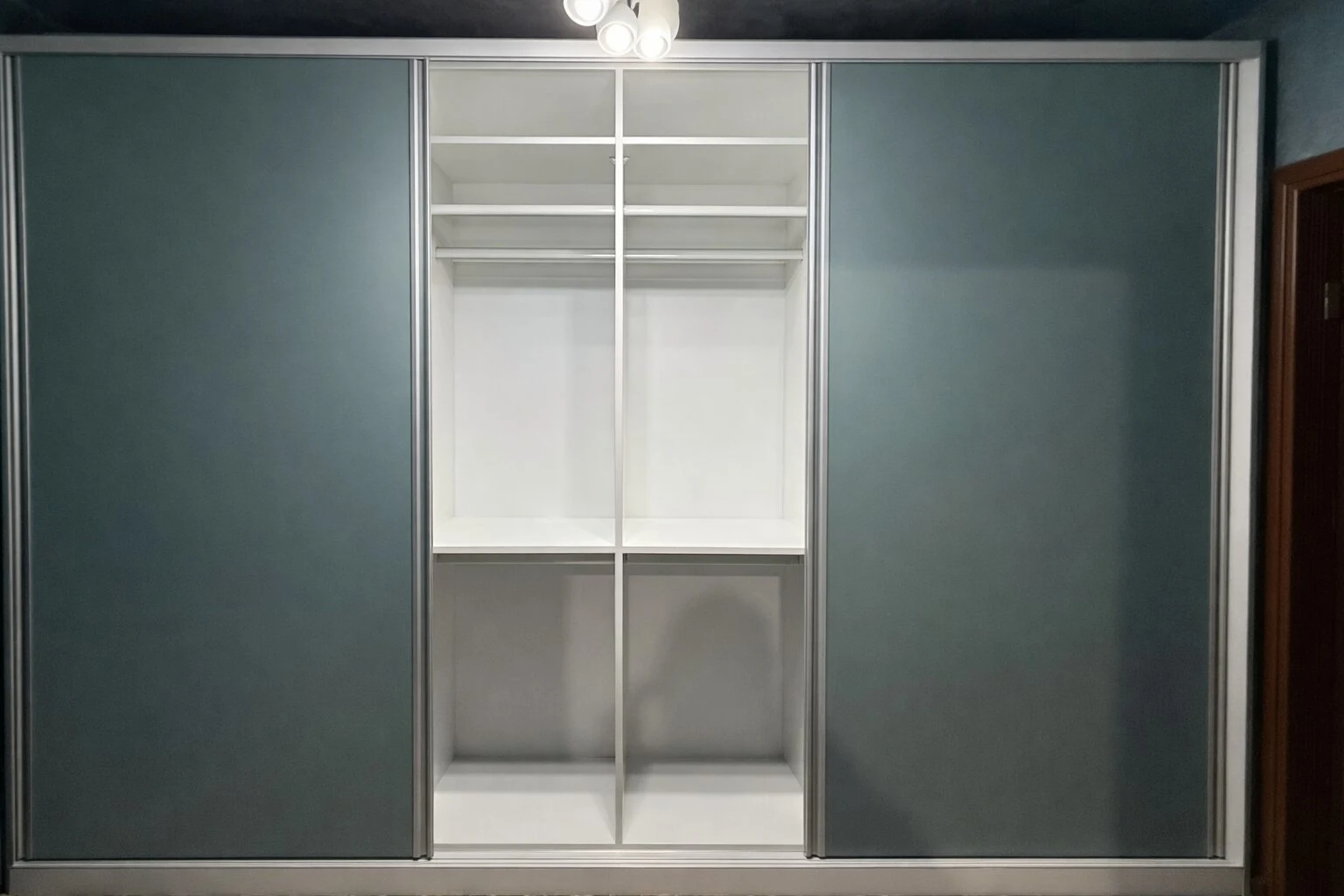 Dressing la comandă din PAL verde Vjord – Bacău – Dressing la comandă în Bacău – Epoxym (imagine 4)