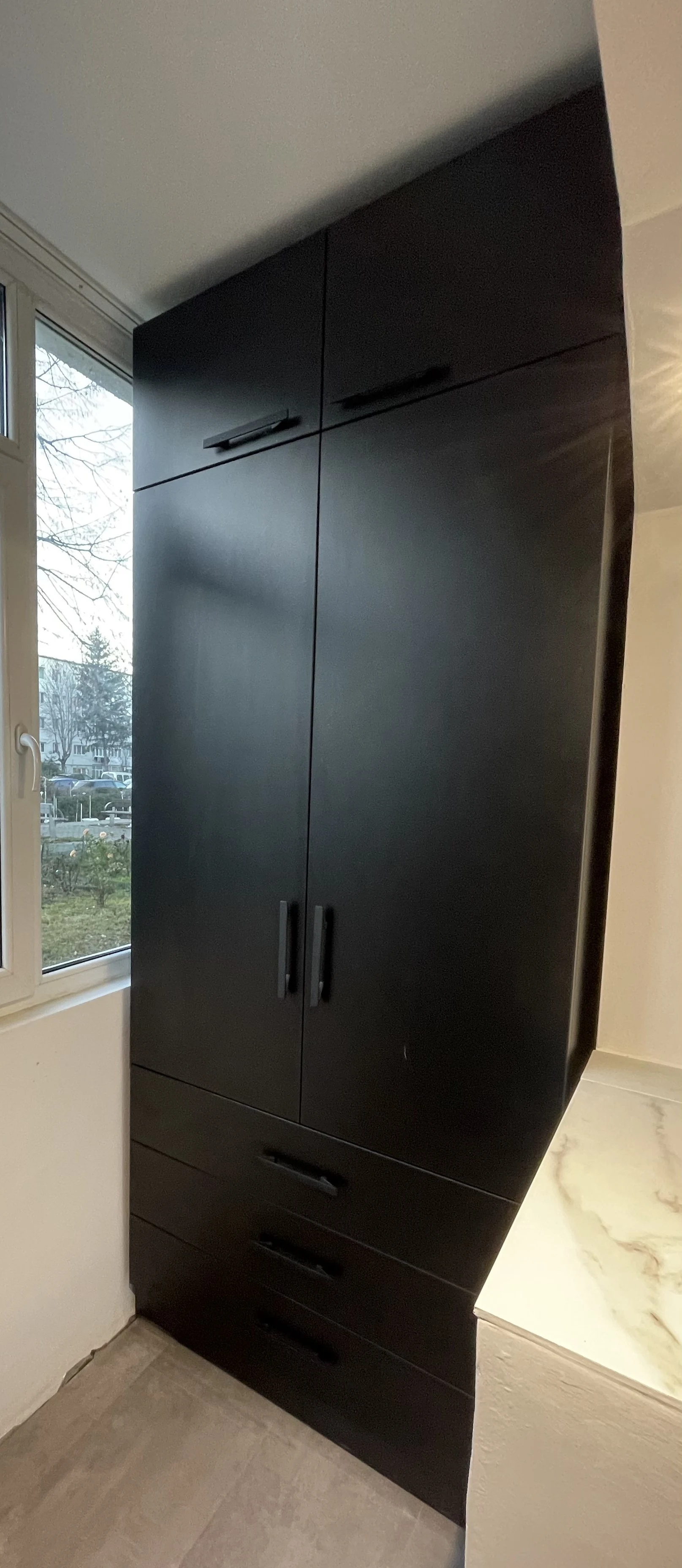 Dulap din PAL negru cu sertare și soft-close – mobilier la comandă în Bacău – Mobilier divers la comandă în Bacău – Epoxym (imagine 2)