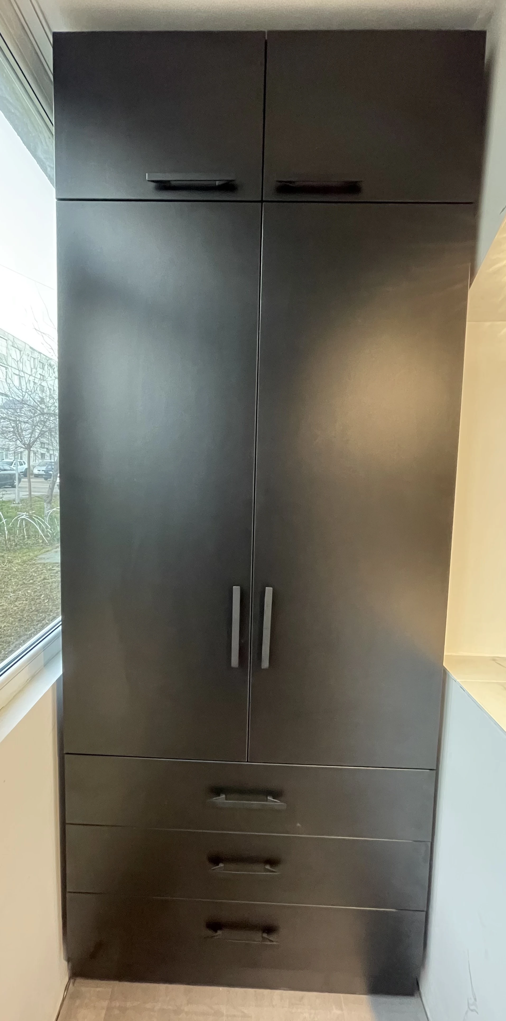 Dulap din PAL negru cu sertare și soft-close – mobilier la comandă în Bacău – Mobilier divers la comandă în Bacău – Epoxym (imagine 3)