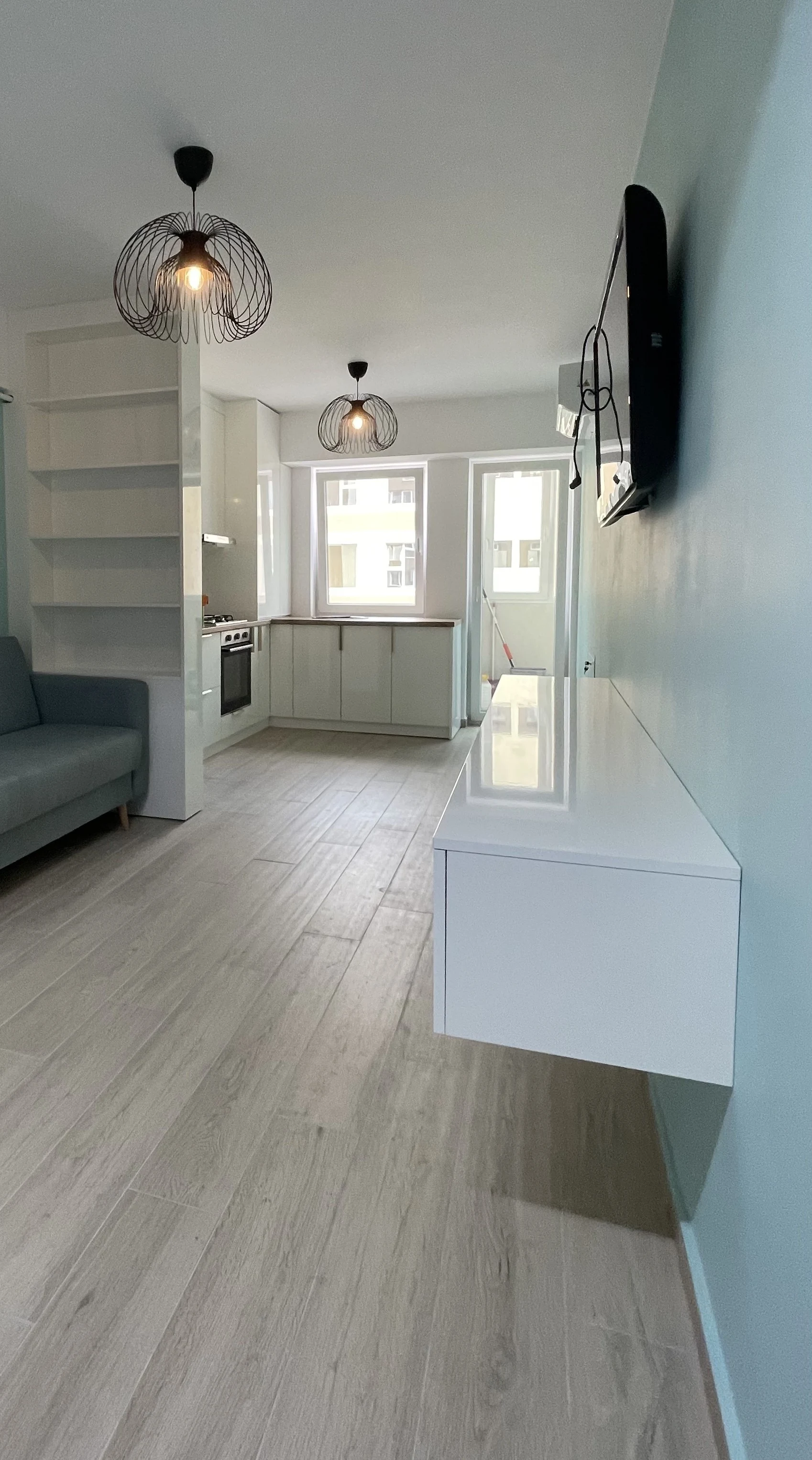 Corp suspendat din MDF alb lucios realizat la comandă – Bacău – Mobilier divers la comandă în Bacău – Epoxym (imagine 4)