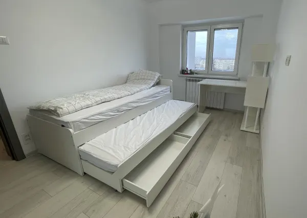 Pat extensibil din MDF alb pentru o persoană, transformabil în pat dublu – Bacău – Mobilier dormitor la comandă în Bacău – Epoxym