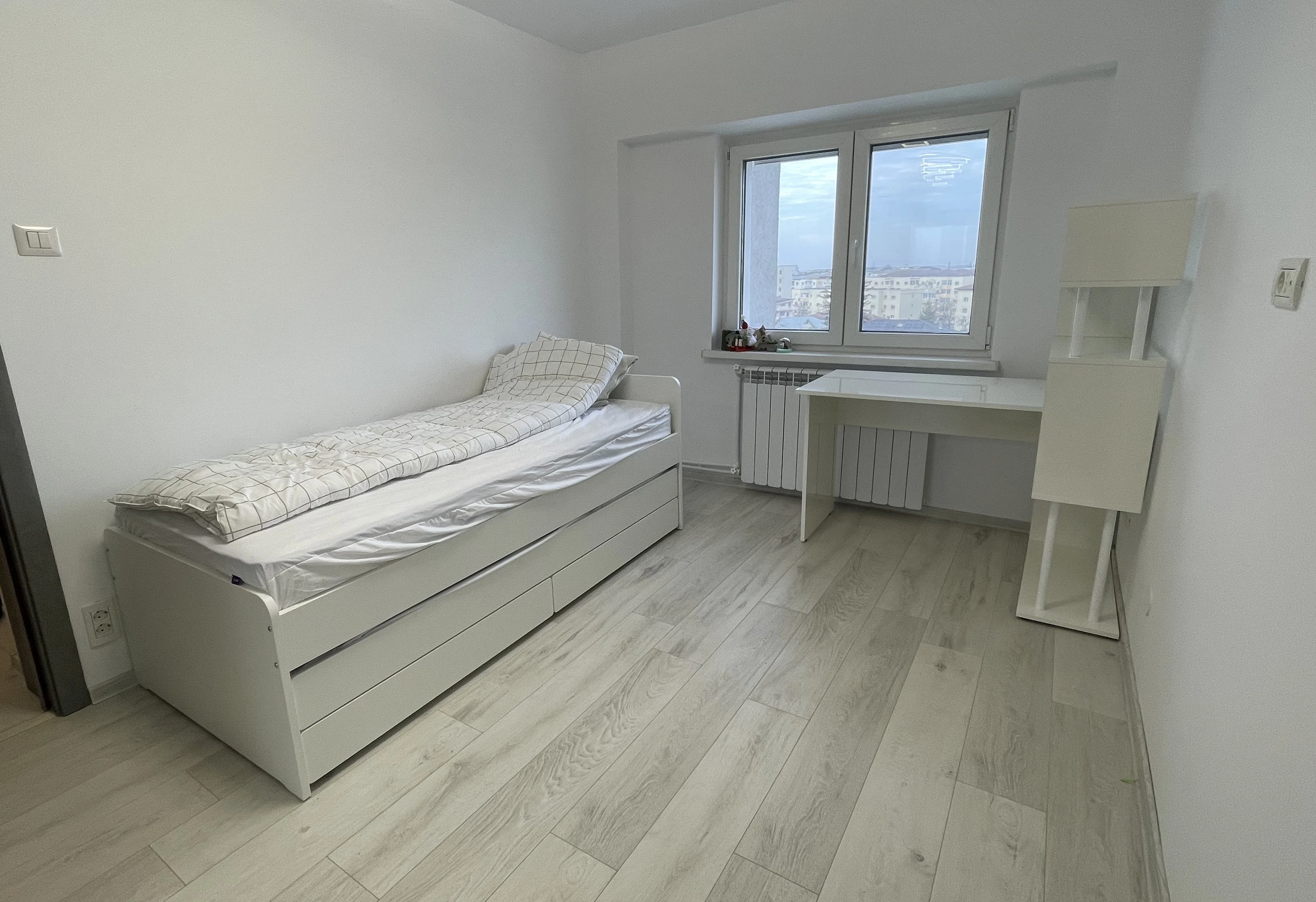 Pat extensibil din MDF alb pentru o persoană, transformabil în pat dublu – Bacău – Mobilier dormitor la comandă în Bacău – Epoxym (imagine 2)